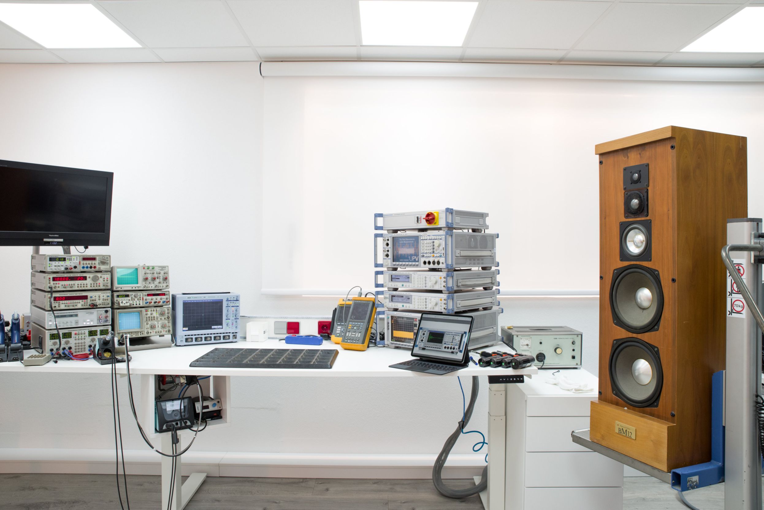 Reparaturarbeitsplatz für Backes & Müller Aktivlautsprecher Classic Line – Service und Instandsetzung