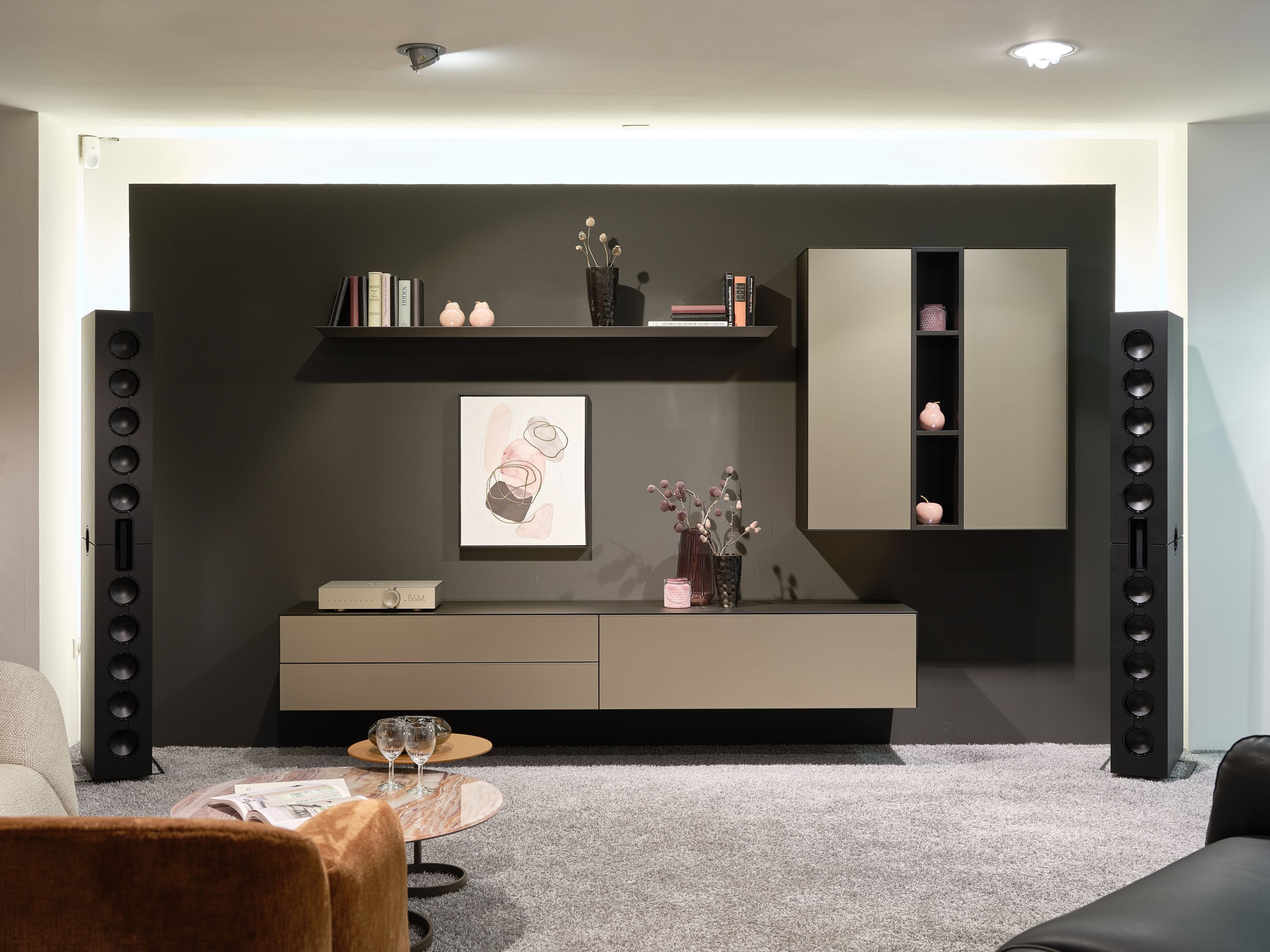 Backes & Müller BM Line 35 Lautsprecher in moderner Wohnrauminstallation